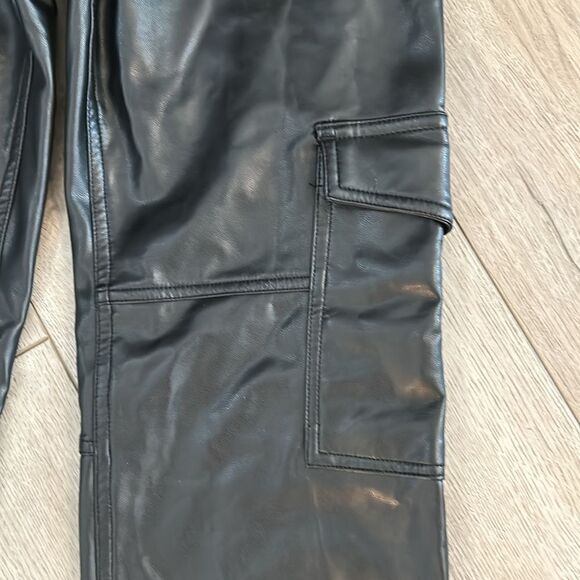ABERCROMBIE CURVE LOVE VEGAN LEATHER THE 90s RELAXED HIGH RISE CARGO PANT SZ 23 - Picture 6 of 8
